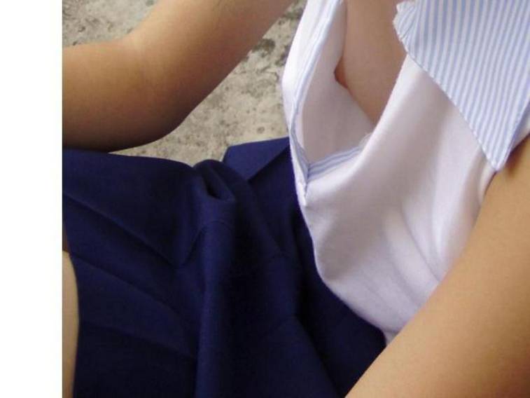 Intip puting susu ramun gadis SMP buka baju sekolah